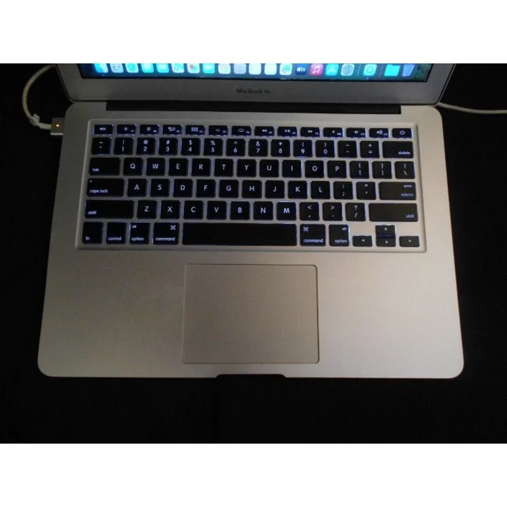 Macbook Air Sonoma i7